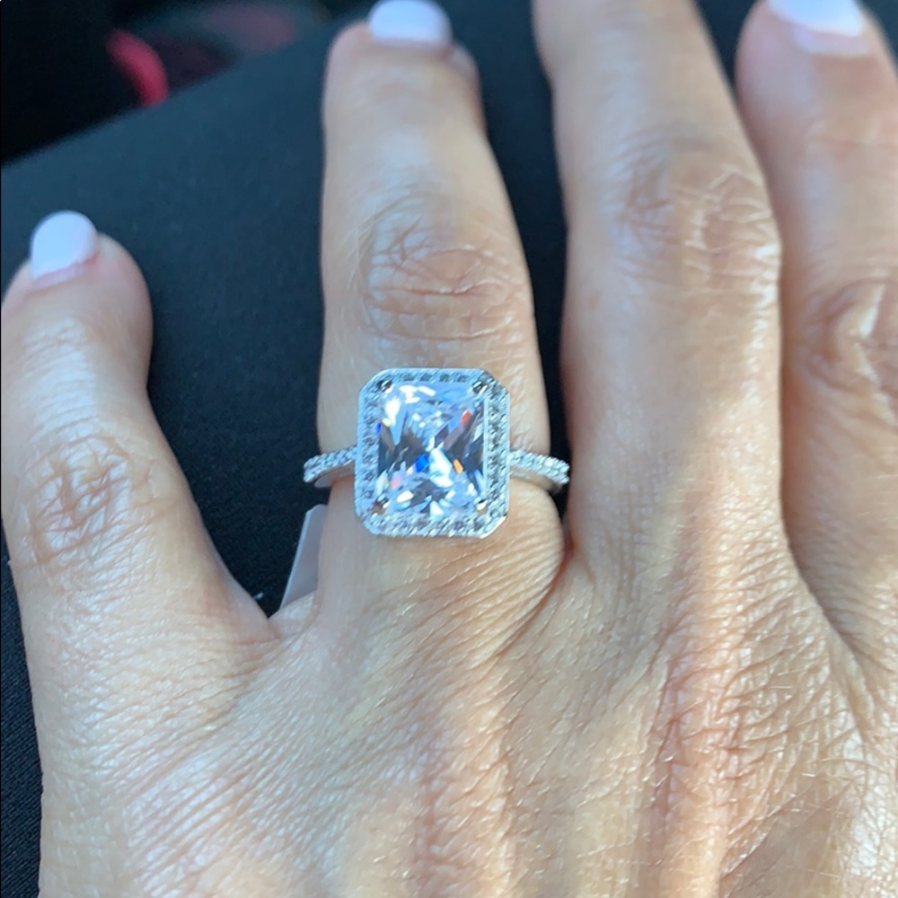 3ct Emerald shape Engagement Ring size 7 - Picture 4 of 10